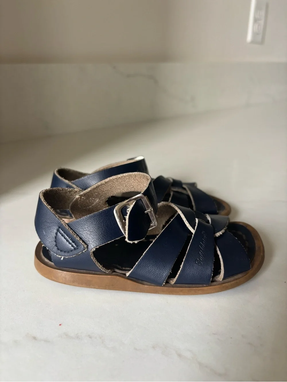 Kids Navy saltwater Leather Fisherman Sandals size 6